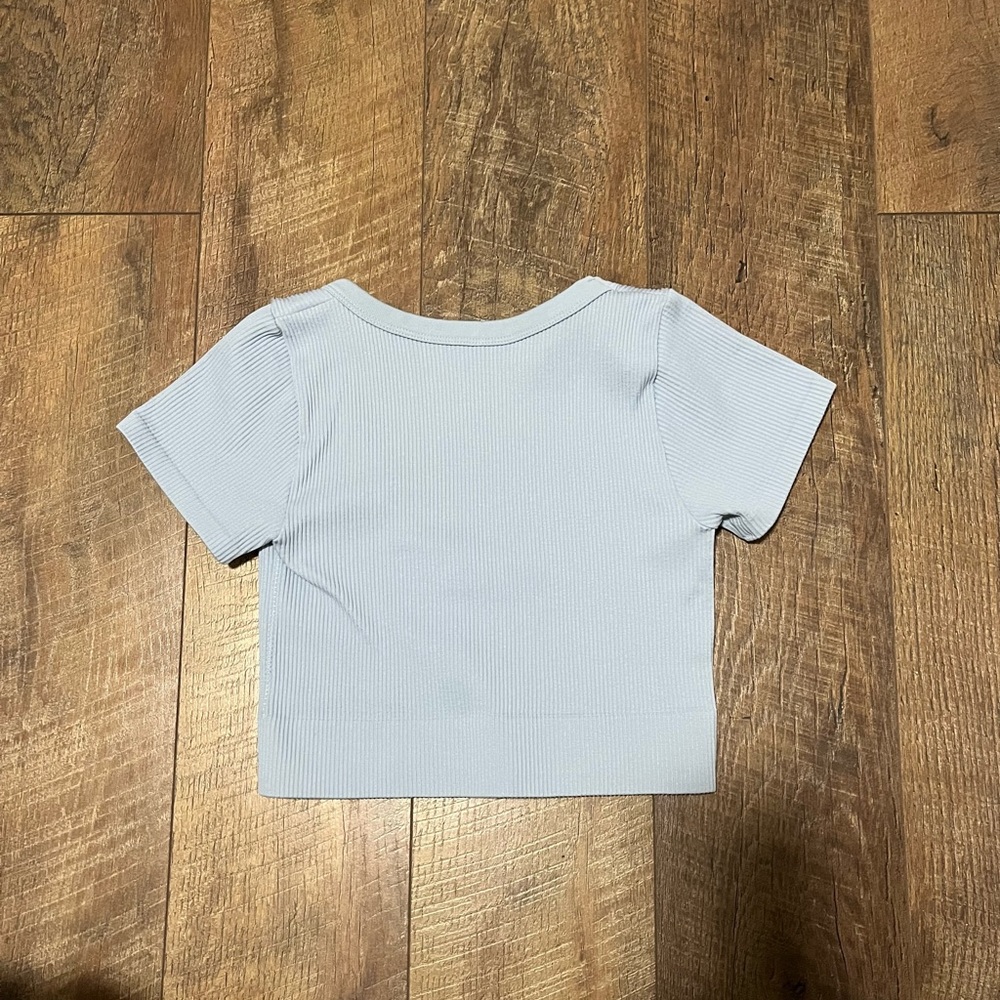 Garage Ribbed V-Neck Crop Top - Picture 2 of 3